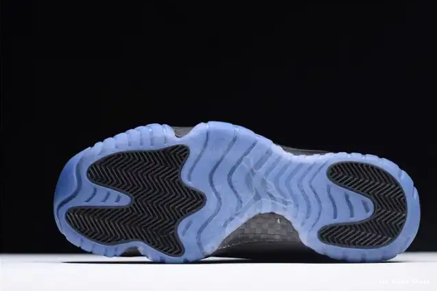 1st Kicks Jordan black 11 378037-005 Air Cap and Gown 0620